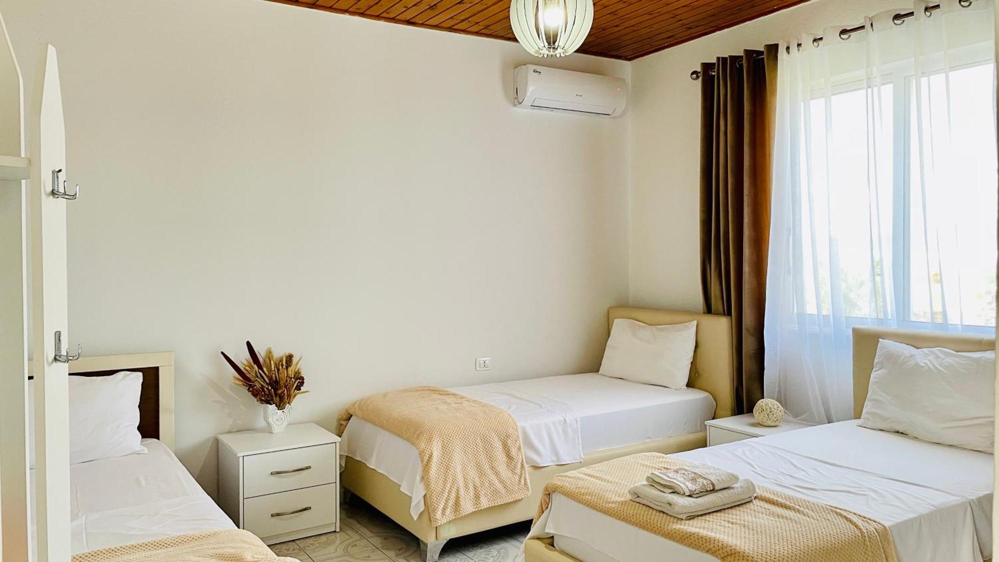 Mia Guest House - Entire Home With Balcony & Garden Divjake Exterior foto